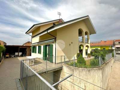 Villa in Vendita a Carignano via Brugo 11