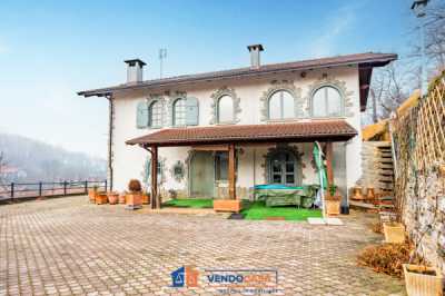 Villa in Vendita a Boves via Angioini 24