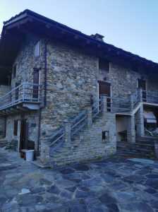 Villa in Vendita a Castelmagno Borgata Chiotti