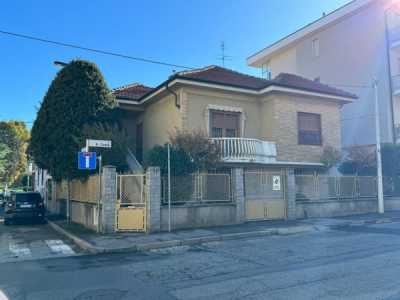 Villa in Vendita a Grugliasco via Andrea Costa