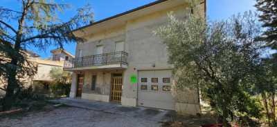 Villa in Vendita a Mogliano Contrada Fonteschiava 10