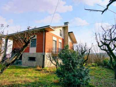 Villa in Vendita a Valfenera via Piave 12