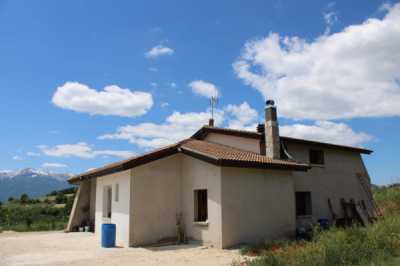 Villa in Vendita a Macchiagodena Santa Maria in Pantano