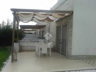 Villa in Vendita a Bari via Ss16 47