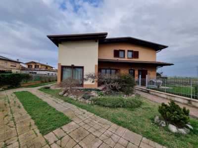 Villa in Vendita a Giussago via Fratelli Bandiera 55