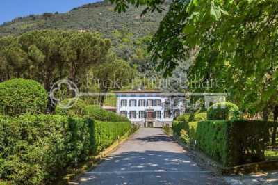 Villa in Vendita a Camaiore via Delle Grotte