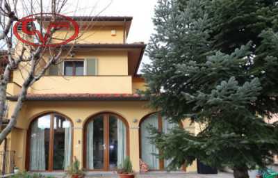 Villa in Vendita a Loro Ciuffenna via Torino