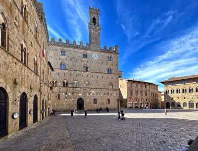 Appartamento in Vendita a Volterra Piazza Dei Priori