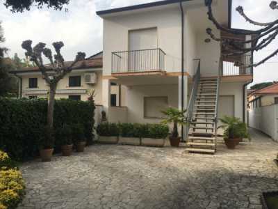 Appartamento in Affitto a Camaiore via Umberto Giordano