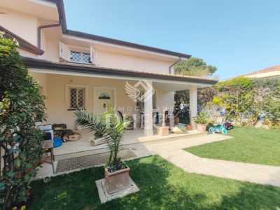Villa in Vendita a Camaiore via Paolo Manfredi