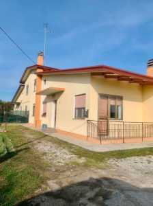 Villa in Vendita a Pramaggiore via Postumia 35