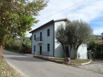 Villa in Vendita a Stroncone Vocabolo Piciolo