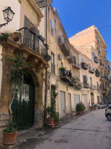 Appartamento in Affitto a Palermo via Montesanto