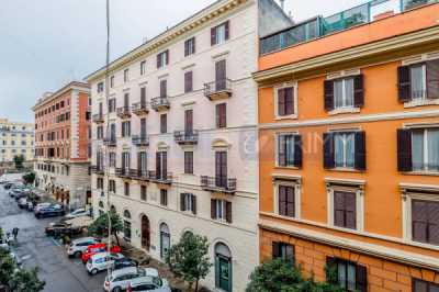 Appartamento in Vendita a Roma via Alessandria 40
