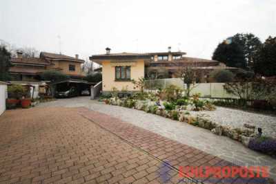 Villa in Vendita a Lazzate via Don Giovanni Minzoni
