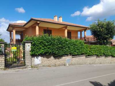 Villa in Vendita a Caprarola Viale Antonio Gramsci