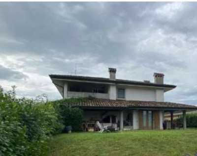 Villa in Vendita a Dignano via Iâ° Maggio
