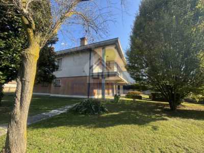 Villa in Vendita a Luzzara via Tagliavini