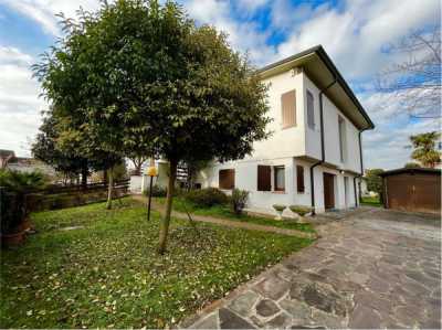 Villa in Vendita a Novi di Modena via Allende