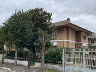 Villa in Vendita a Latina via Emilia