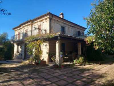Villa in Vendita a Collecorvino via Dei Pini n 185