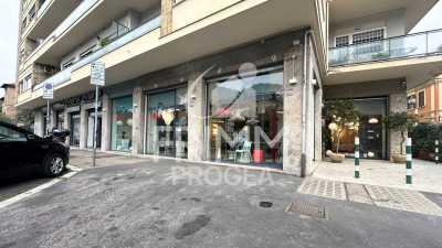 Locale Commerciale in Vendita a Roma via Nomentana Trieste