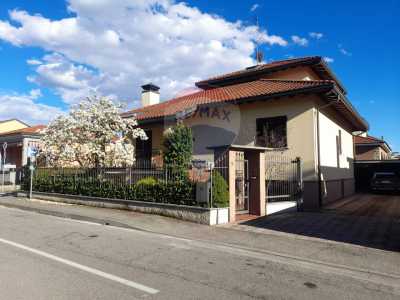 Villa in Vendita a Pregnana Milanese