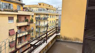 Appartamento in Vendita a Roma via Edoardo Jenner Monteverde