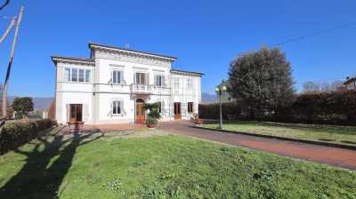 Villa in Vendita a Capannori via San Cristoforo 35