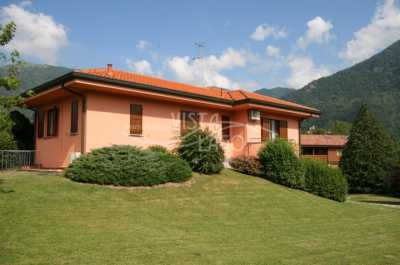 Villa in Vendita a Castelmarte via al Castello