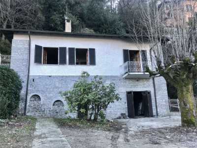 Villa in Vendita a Faggeto Lario via Alle Rive 24