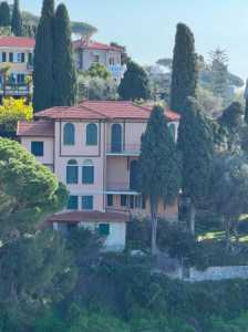 Villa in Vendita a Bordighera via Dei Colli 105