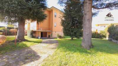 Villa in Vendita a Lucca Quartiere Arancio