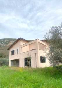 Villa in Vendita a Ferentillo via Marche