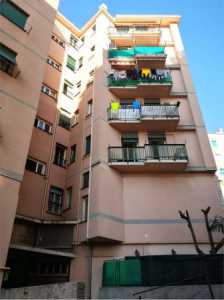 Appartamento in Affitto a Genova via Sapeto