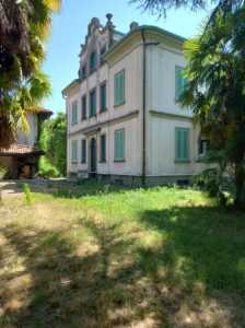 Villa in Vendita a Montano Lucino via Liveria
