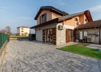 Villa in Vendita a Besozzo via Sottocampagna 27