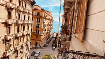 Appartamento in Affitto a Napoli via Santa Lucia 135