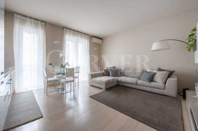 Appartamento in Vendita a Milano Viale Brenta 3
