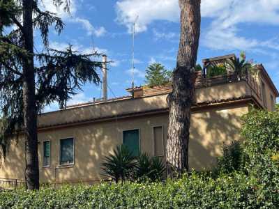 Appartamento in Vendita a Roma via Dei Silvestrini