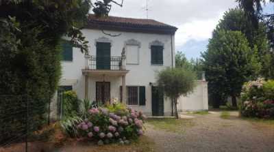 Villa in Vendita ad Alessandria Quartiere Castelceriolo