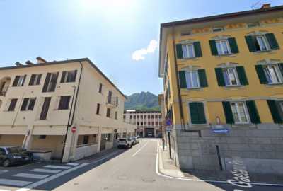 Appartamento in Affitto a Lecco via Como