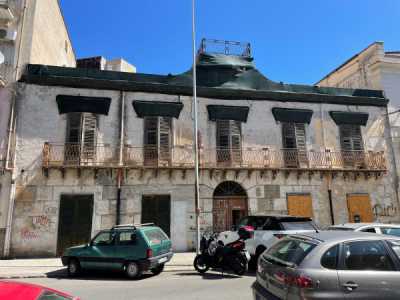 Palazzo Stabile in Vendita a Palermo via Noce