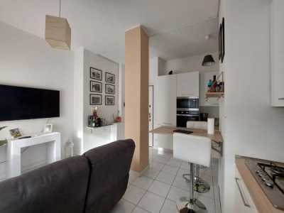 Appartamento in Vendita a Milano via Giacinto Bruzzesi