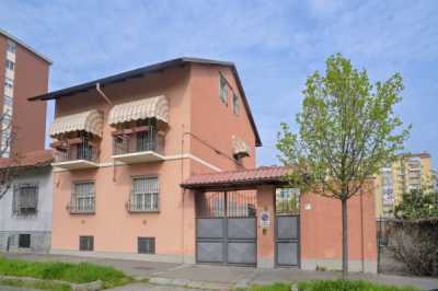 Villa in Vendita a Torino via Sospello 61