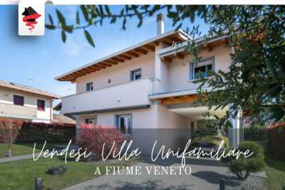 Villa in Vendita a Fiume Veneto via Praderoni