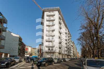 Appartamento in Vendita a Milano via Pisanello de Angeli