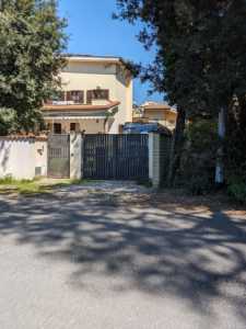 Villa in Vendita a Fiumicino via Porto Azzurro