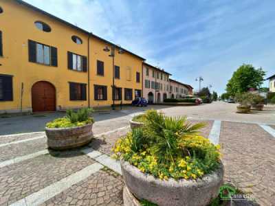Appartamento in Vendita a Cerro al Lambro Piazza Roma 3