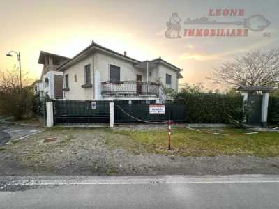 Villa in Vendita a Zeccone via Alla Vigentina 51